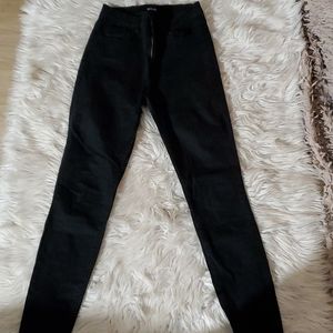 **BDG Dark Denim High-Rise Twig Ankle Jeans – Size 28W 29L, Great Condition**